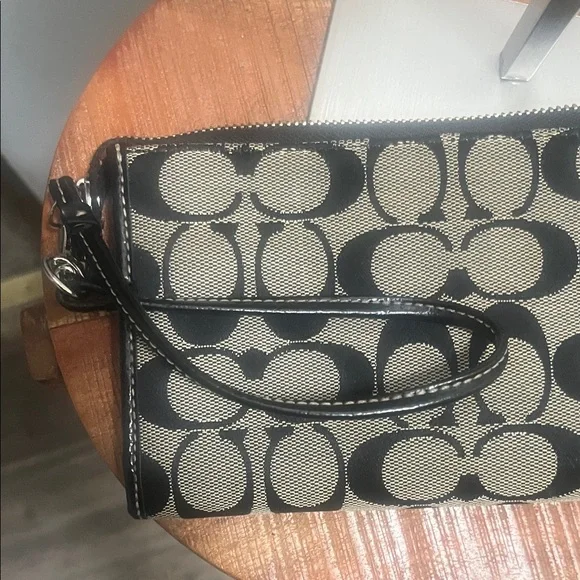 Coach Black and Cream Wallet - Picture 7 of 9